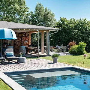 Maison De La Bonne Vie Bed and breakfast